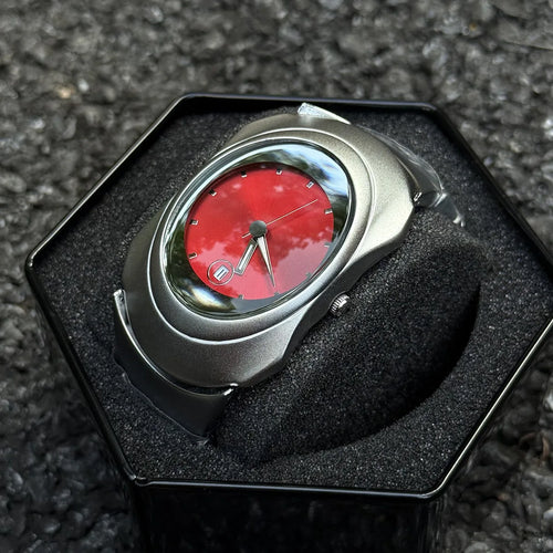 PARADOX Orbit — ovale Y2K-Uhr aus gebürstetem Edelstahl
